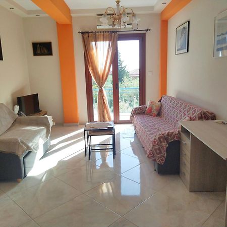 Eirini House Apartment Leonídion Екстериор снимка