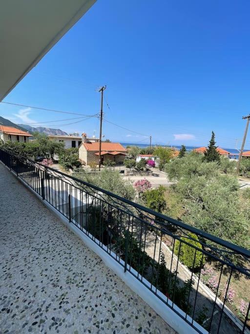 Eirini House Apartment Leonídion Екстериор снимка