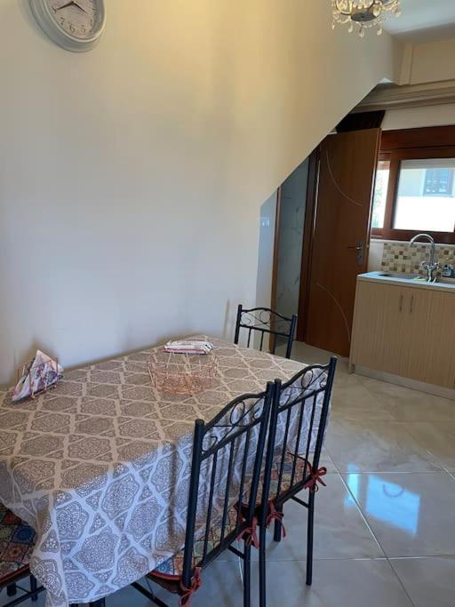 Eirini House Apartment Leonídion Екстериор снимка