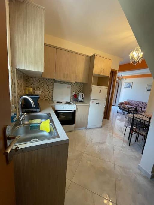 Eirini House Apartment Leonídion Екстериор снимка