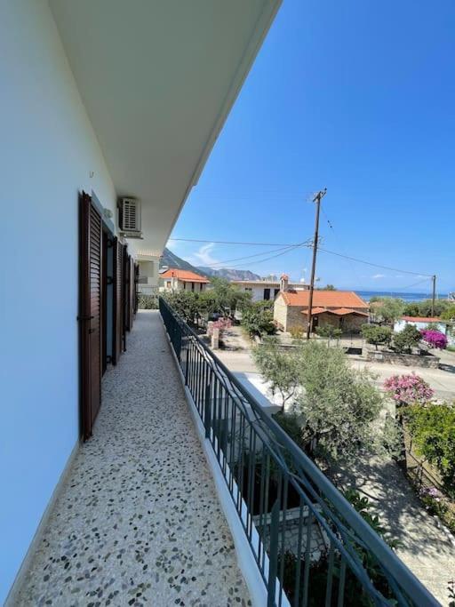 Eirini House Apartment Leonídion Екстериор снимка