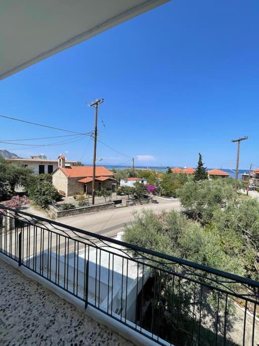 Eirini House Apartment Leonídion Екстериор снимка