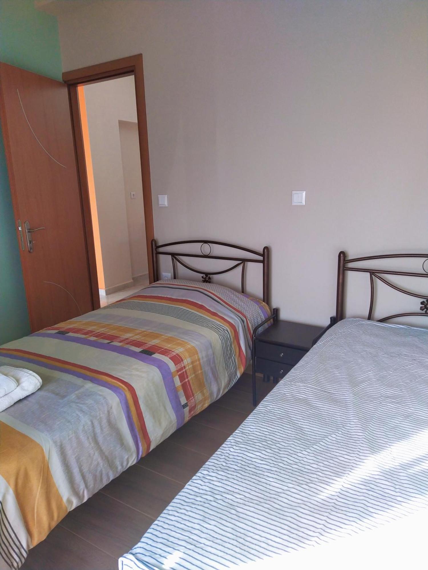 Eirini House Apartment Leonídion Екстериор снимка
