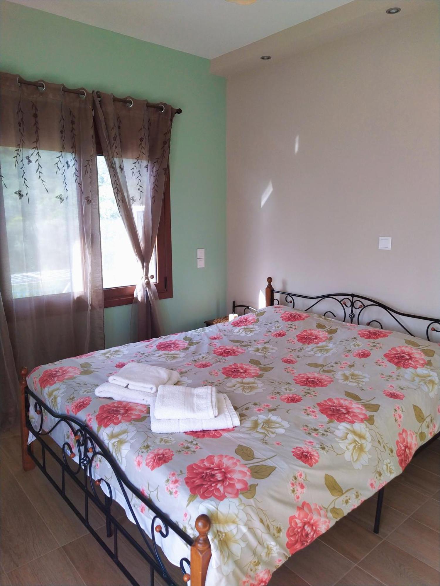 Eirini House Apartment Leonídion Екстериор снимка